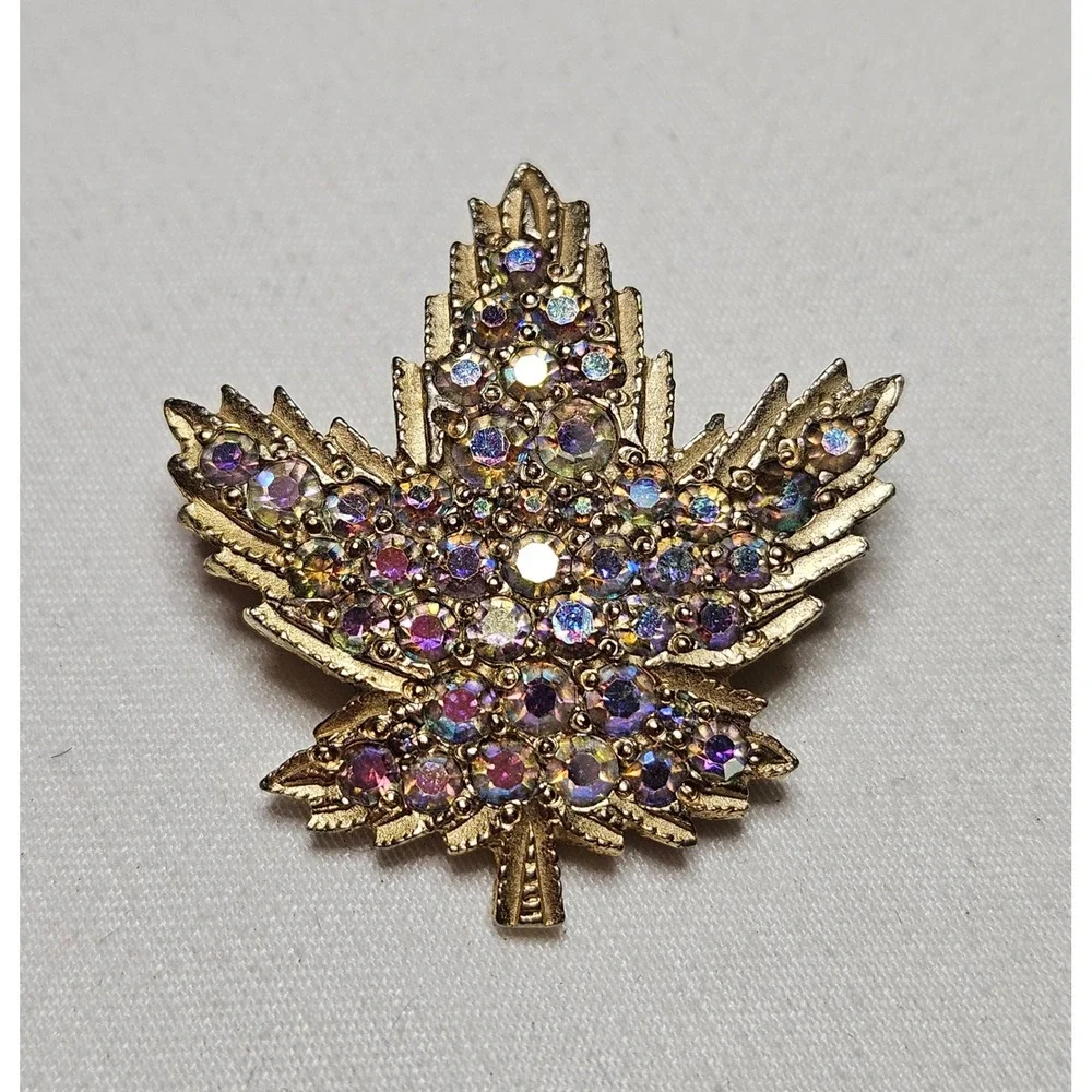 Keyes Maple Leaf Brooch Unisex OS Gold Aurora Borealis Rhinestone Vintage Pin